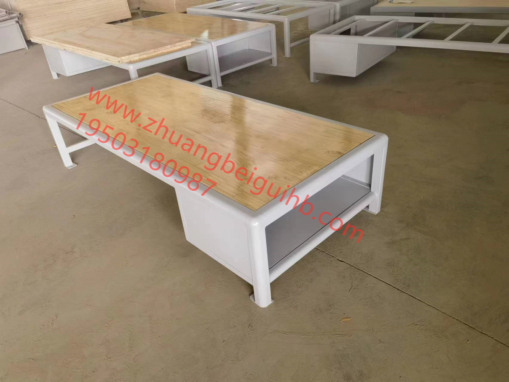 监舍床